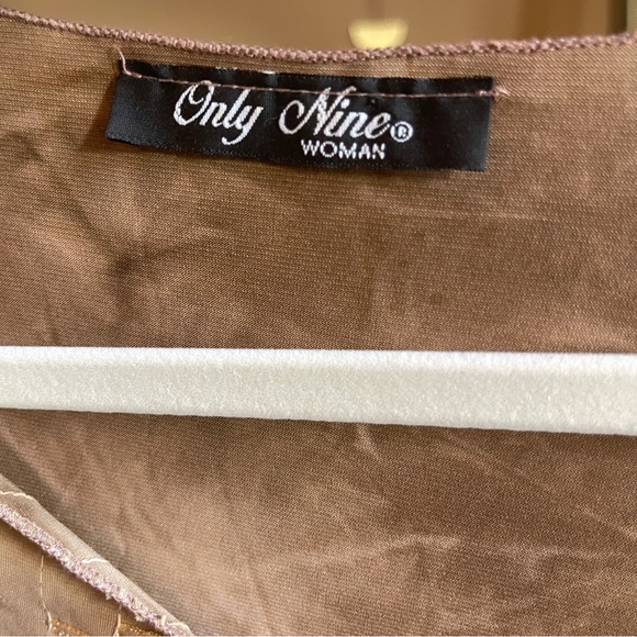 Mocha ☕️ and Cream Stretchy Plus size 3/4 Sleeve top - Picture 3 of 7